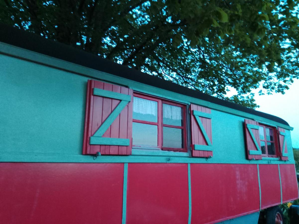 La Roulotte De Lola - Chambre D'Hotes La Celle  Luaran gambar
