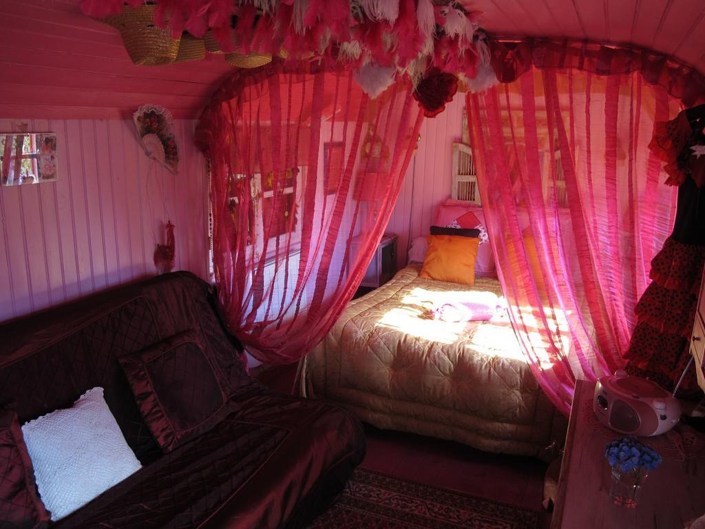 La Roulotte De Lola - Chambre D'Hotes La Celle  Luaran gambar