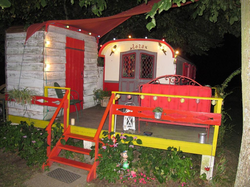 La Roulotte De Lola - Chambre D'Hotes La Celle  Luaran gambar
