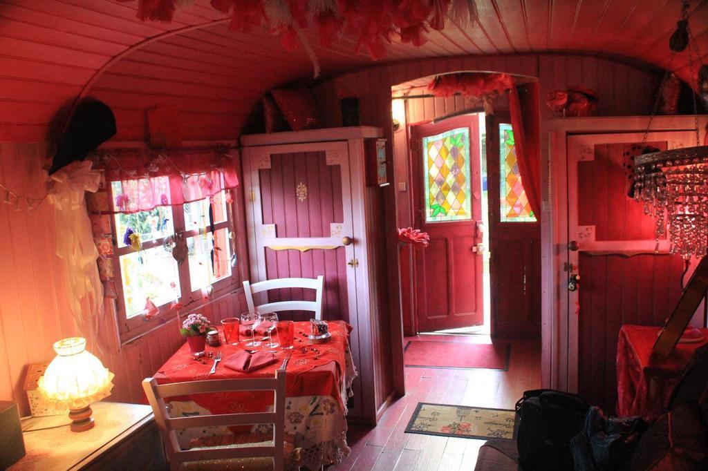 La Roulotte De Lola - Chambre D'Hotes La Celle  Luaran gambar