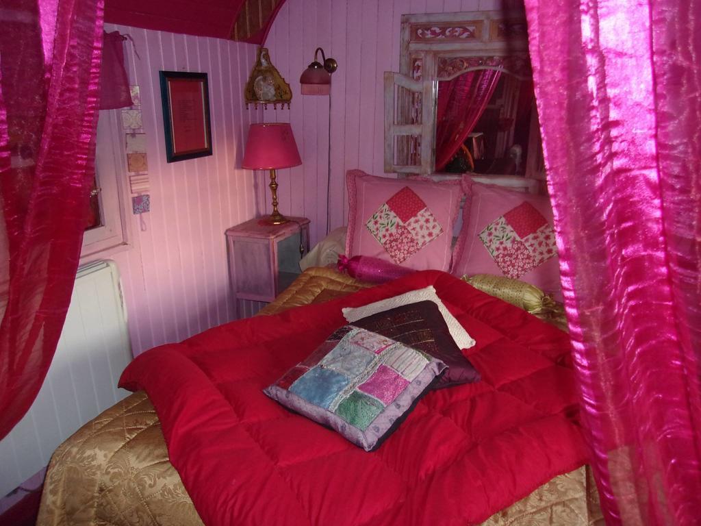 La Roulotte De Lola - Chambre D'Hotes La Celle  Luaran gambar