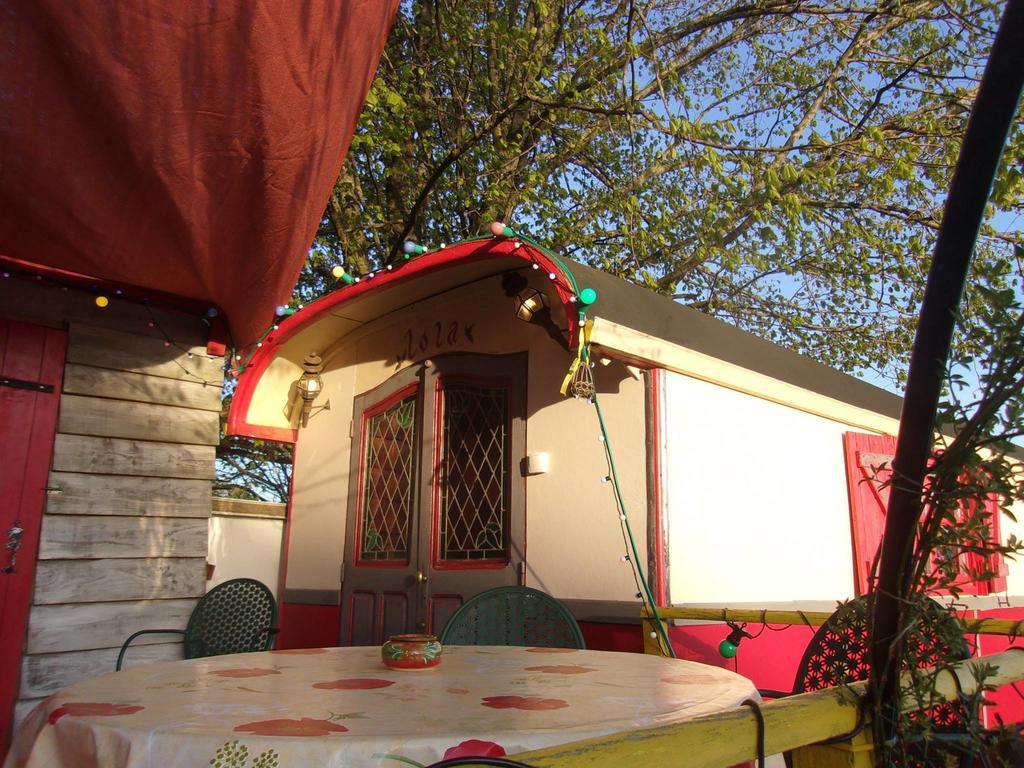 La Roulotte De Lola - Chambre D'Hotes La Celle  Luaran gambar
