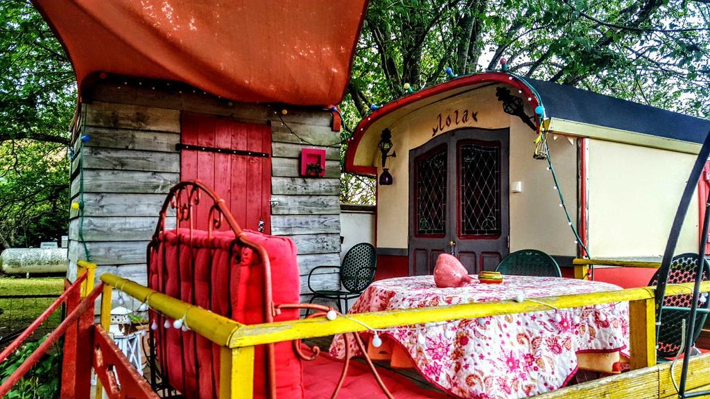 La Roulotte De Lola - Chambre D'Hotes La Celle  Luaran gambar