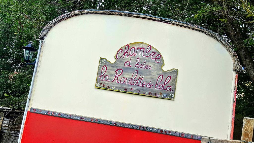 La Roulotte De Lola - Chambre D'Hotes La Celle  Luaran gambar
